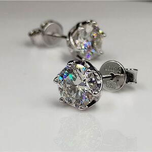 Certified 2CT VVS1 Moissanite Luxury Stud Earrings Unisex 6.5mm